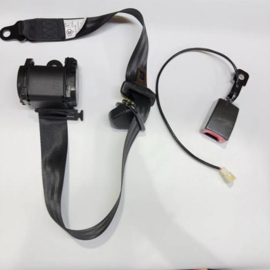 cinturón de seguridad de tres puntos